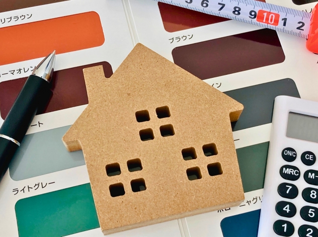 家の模型とカラーサンプル