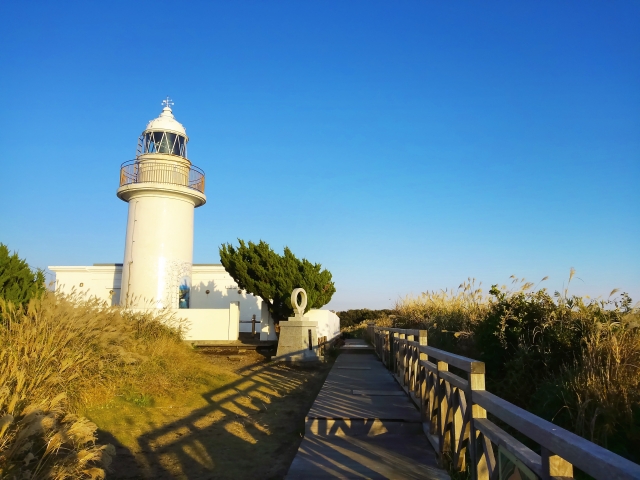 三浦半島の灯台と遊歩道