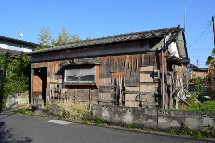 防水塗装のされていない劣化した家
